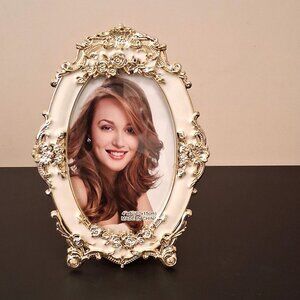 Vintage Floral Designed Oval Photo Frame 4”x6” Gold Picture Frame